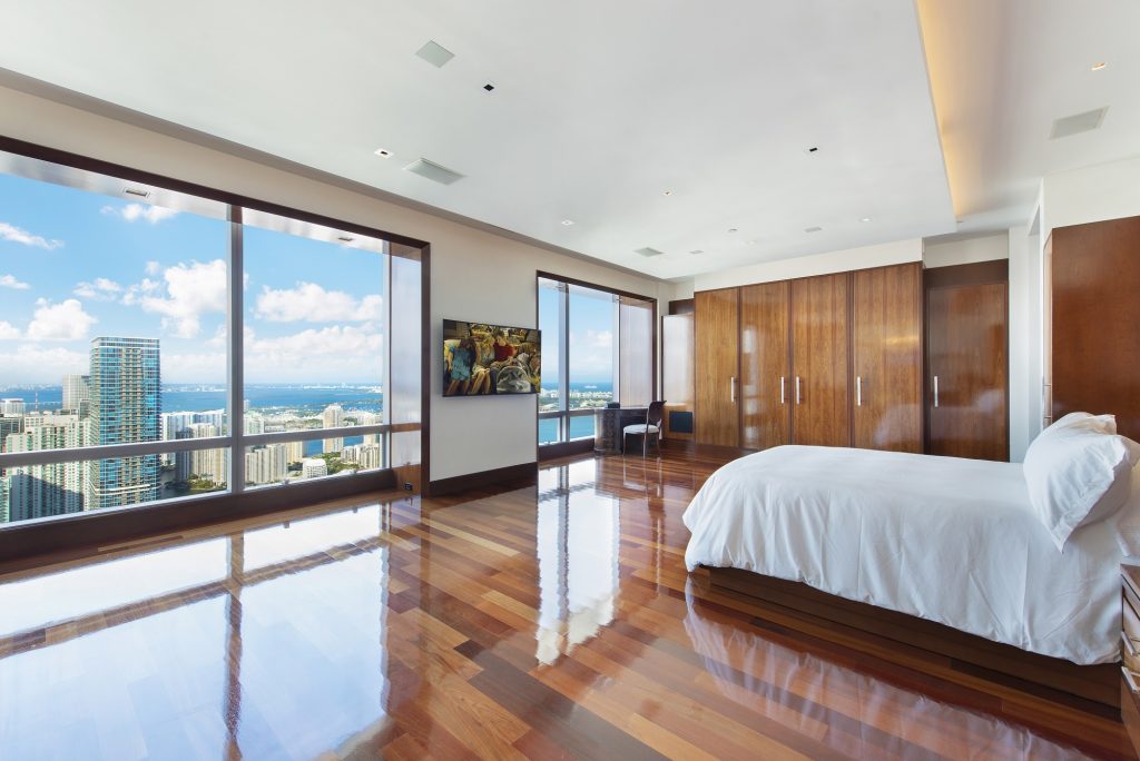 Talking Luxury Real Estate Auctions with Trayor Lesnor of Platinum Luxury Auctions