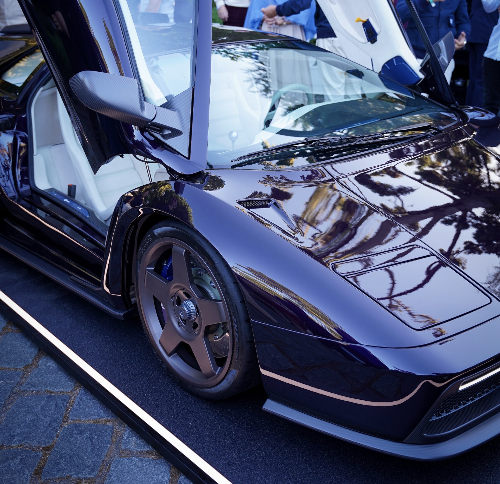Eccentrica V12 Brings the '90s Diablo